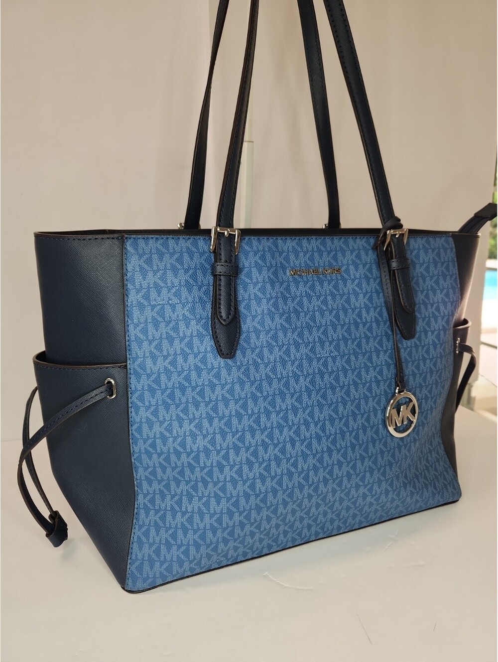 NEW MICHAEL KORS GILLY LRG DRAWSTRING TRAVEL TOTE BAG BLU LOGO SIGNATURE RARE